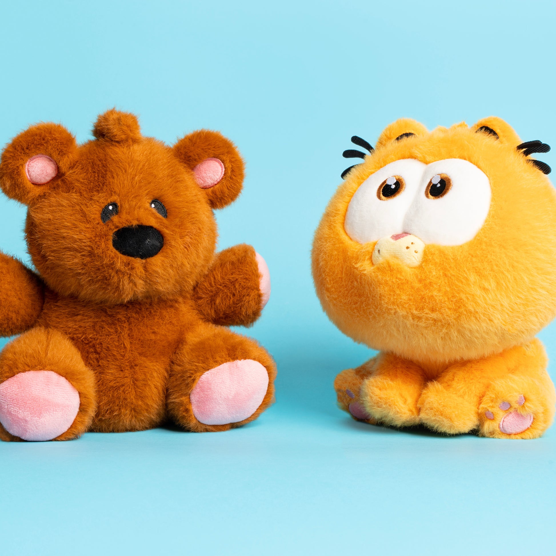 🧸 Garfield Cuddly Squeaky Toy – Big Hugs, Bigger Fun! 🐾