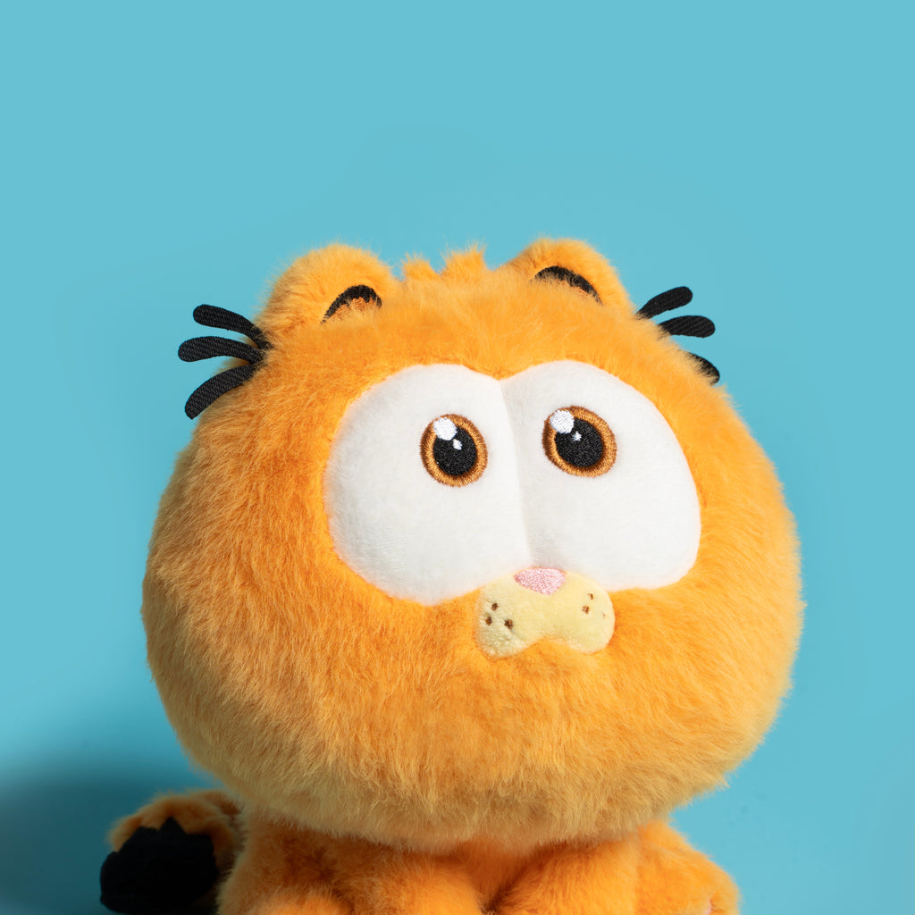 🧸 Garfield Cuddly Squeaky Toy – Big Hugs, Bigger Fun! 🐾